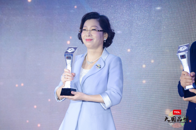 888集团闪灼2018《大国品牌》年度峰会 再获“CCTV大国品牌”殊荣 | 公司新闻 | 888集团药业
