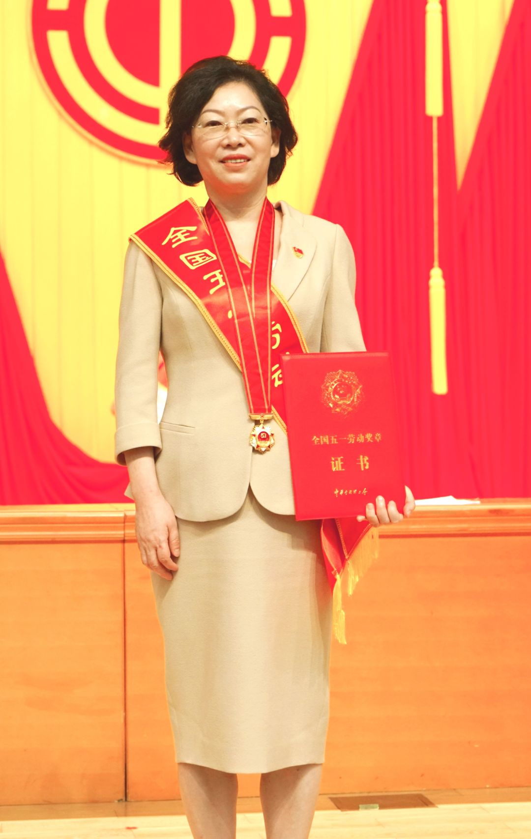 喜讯！888集团药业党委书记、董事长刘景萍荣获天下五一劳动奖章 | 公司新闻 | 888集团药业